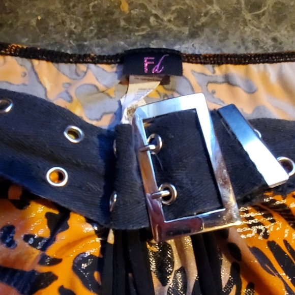 Top - Picture 2 of 3